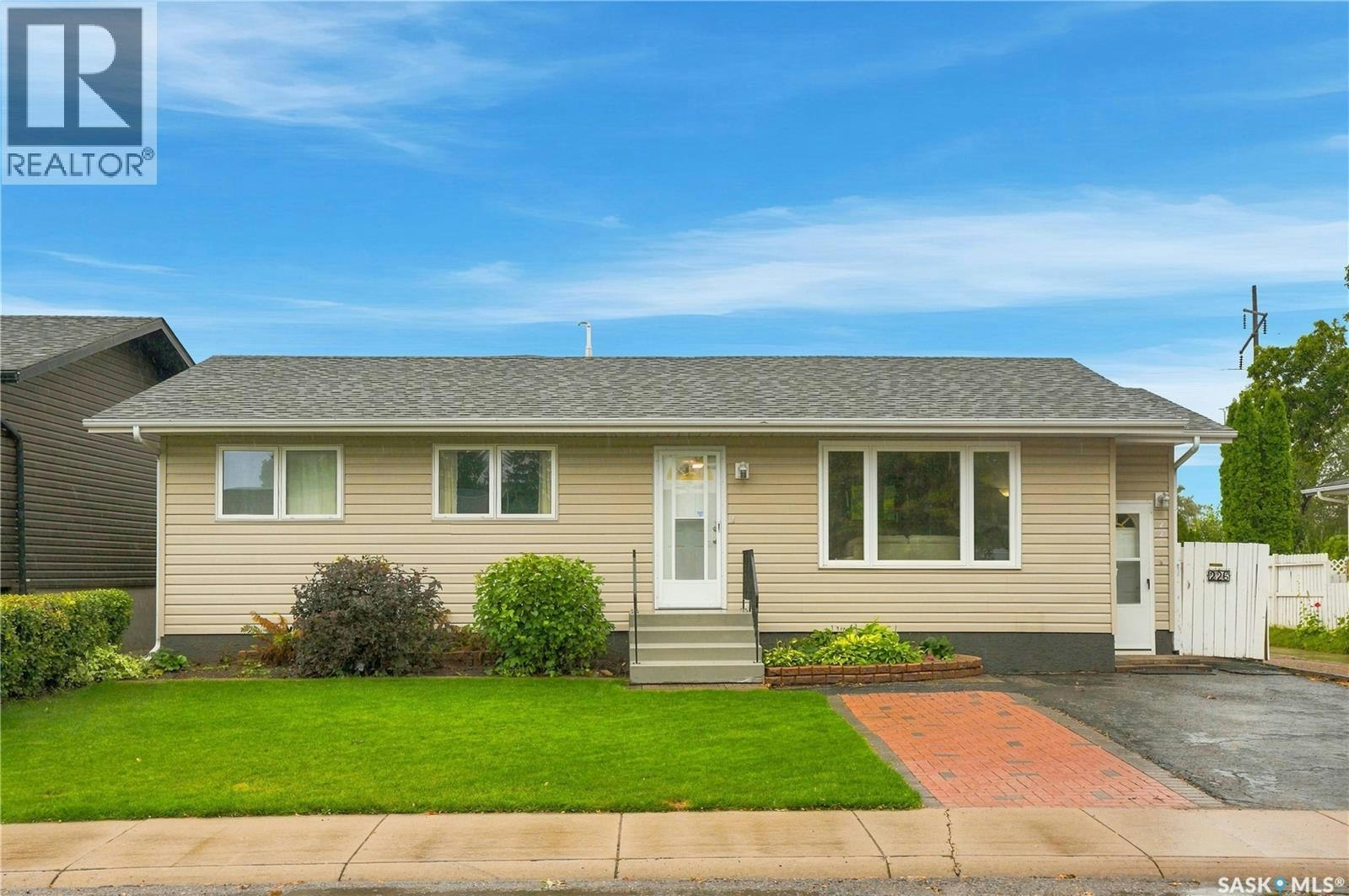 226 Dickey Crescent, Saskatoon, SK, S7L 5N9