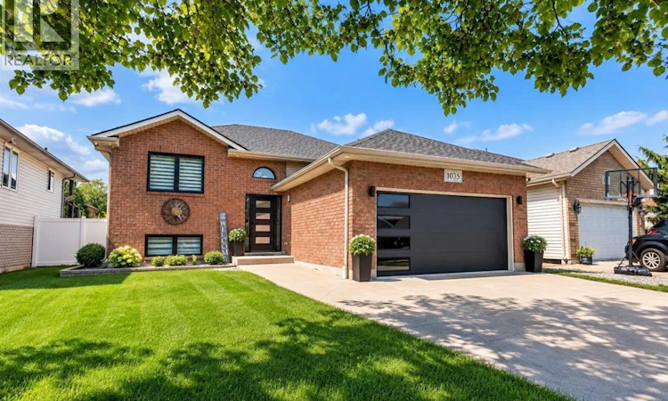 1035 Treverton Crescent