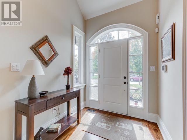 42 Mervyn Avenue, Toronto, ON, M9B 1N3 - 4