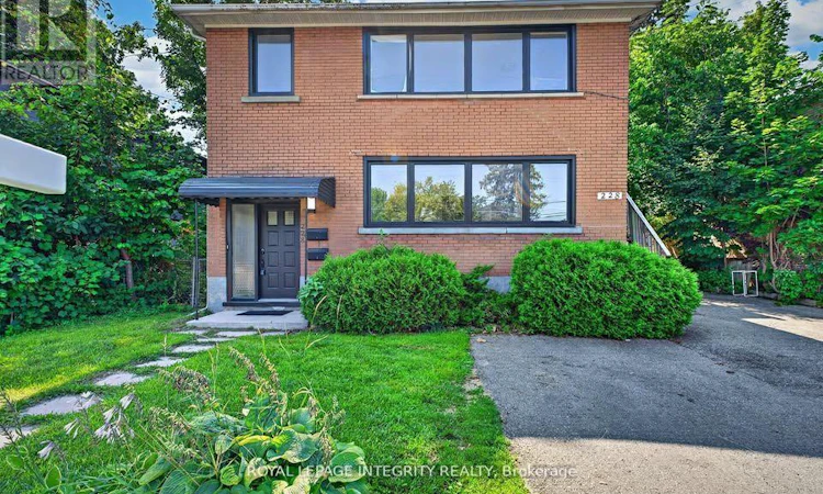 228 Woodroffe Avenue