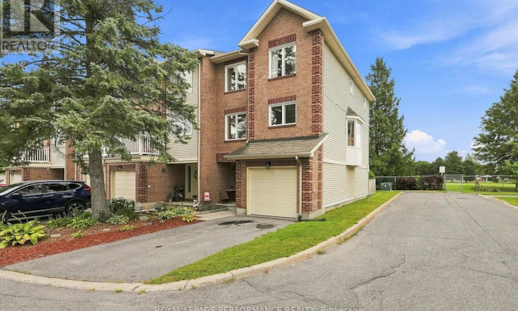 1992 Summerfields Crescent