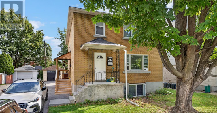 2-297 Royal Avenue, Ottawa, ON, K2A 1T6