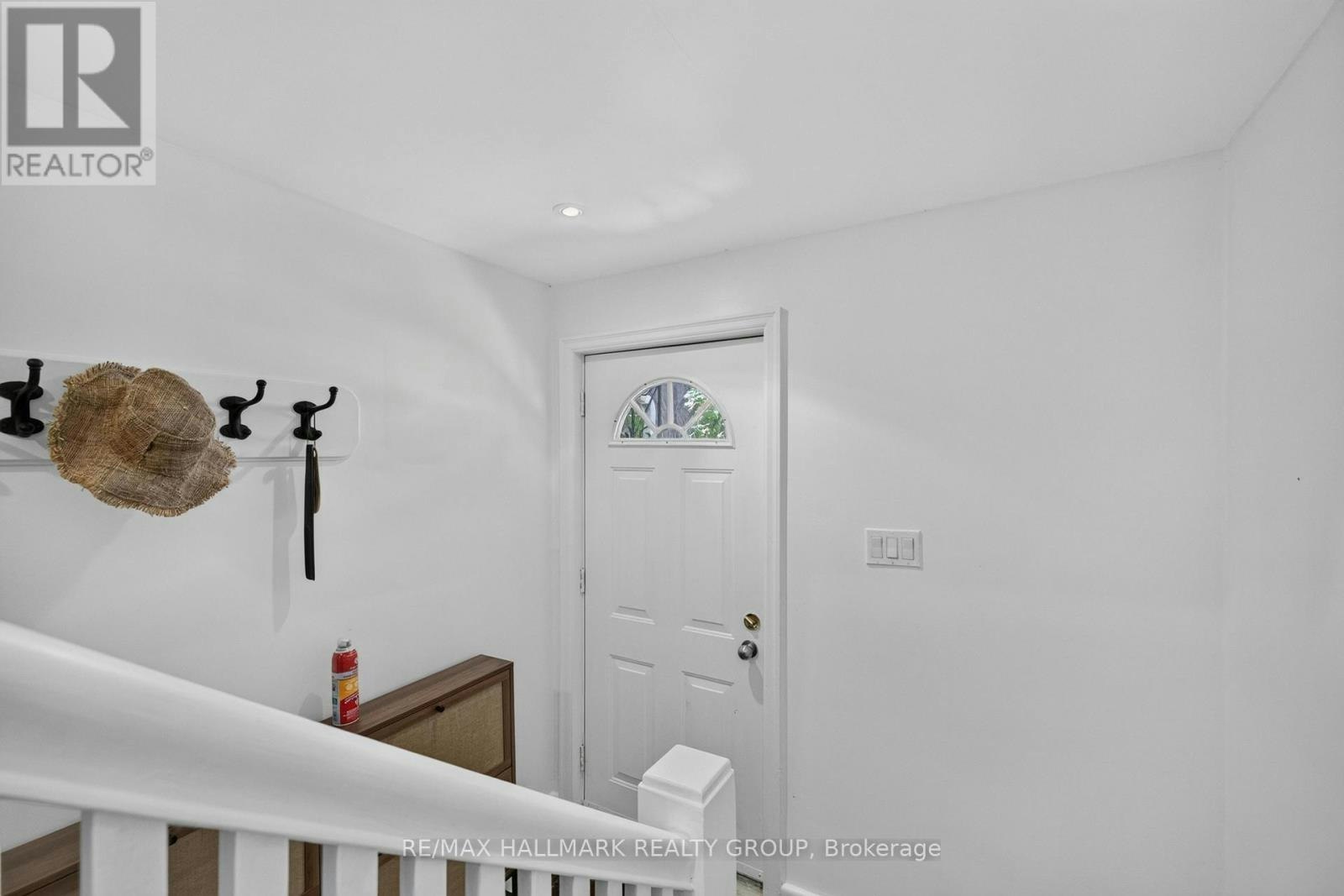 2-297 Royal Avenue, Ottawa, ON, K2A 1T6 - 2