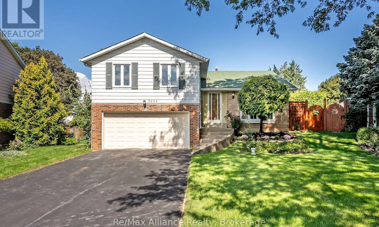 2454 Woking Crescent