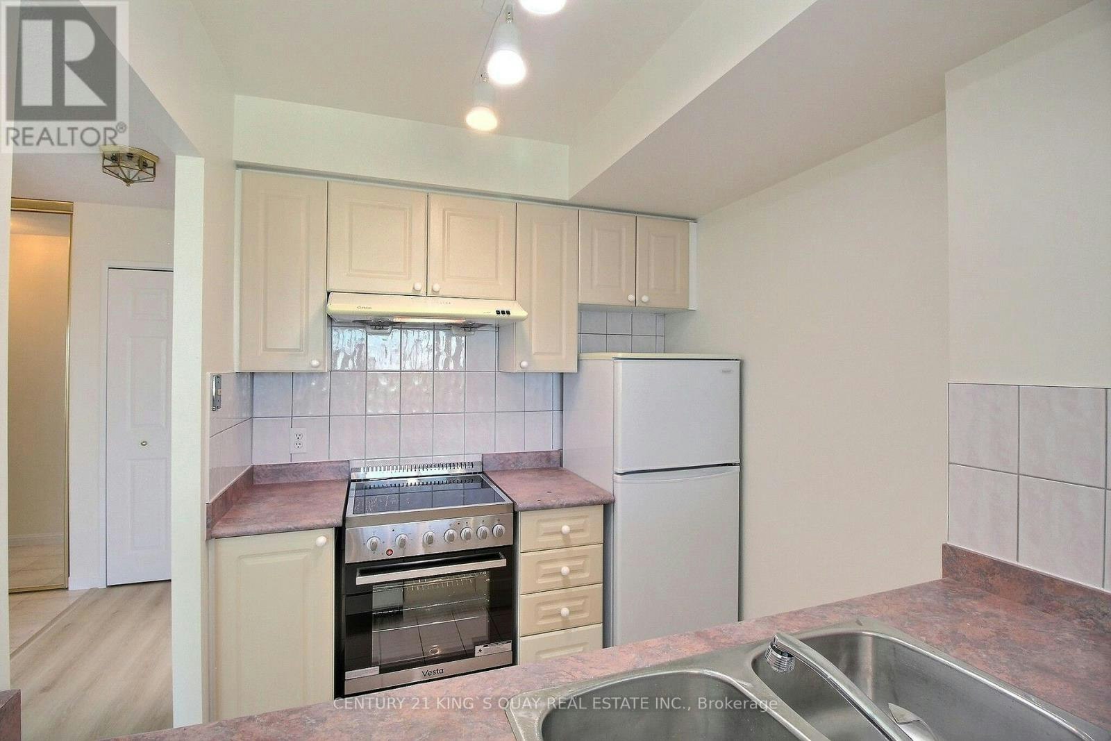 1701-8 Lee Centre Drive, Toronto, ON, M1H 3H8 - 5