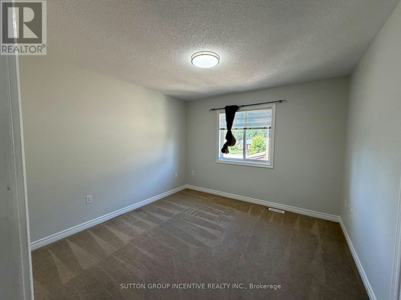 1 Buman Court, Barrie, ON, L4N 0L3 - 18