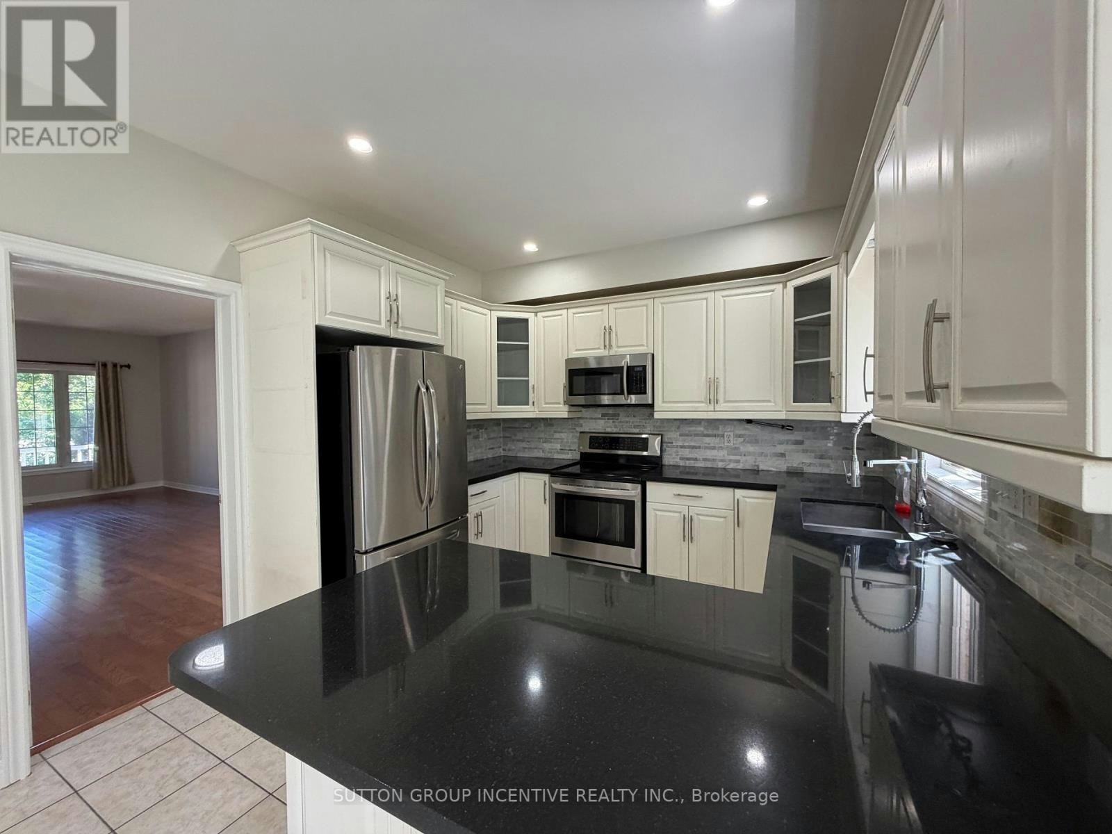 1 Buman Court, Barrie, ON, L4N 0L3 - 12