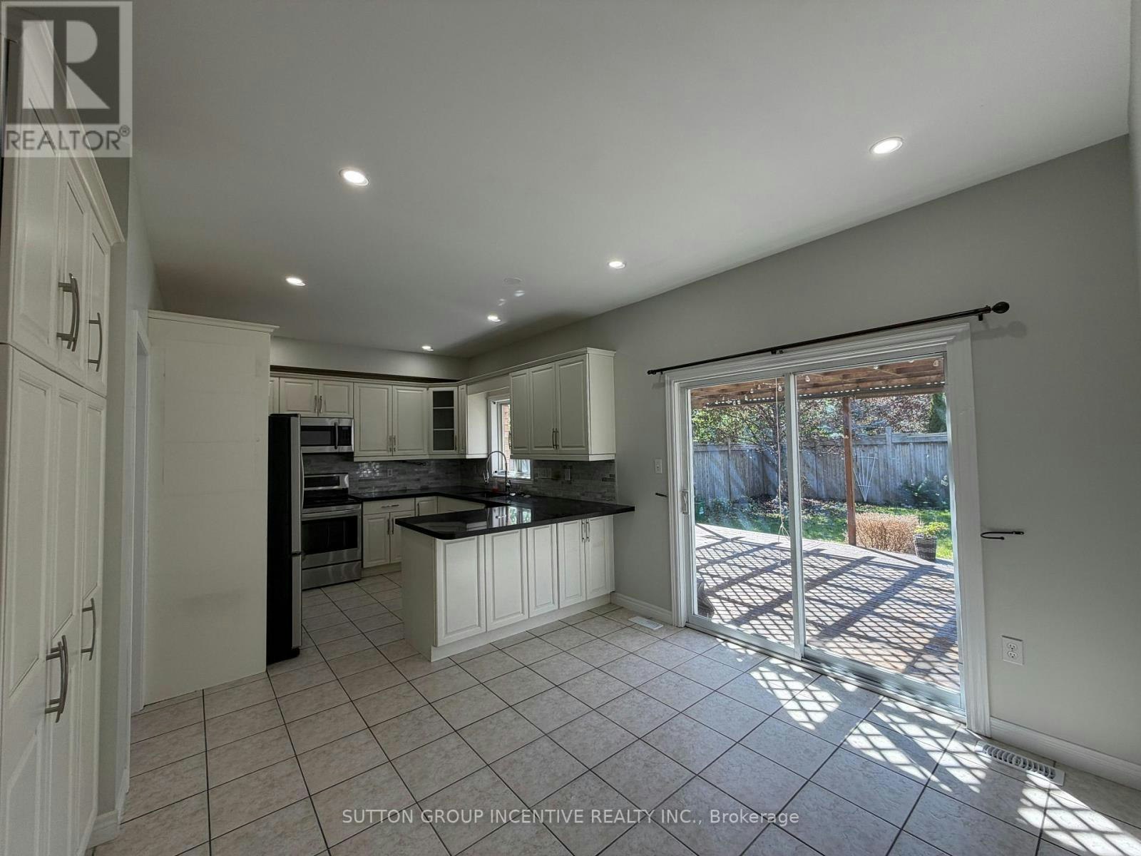1 Buman Court, Barrie, ON, L4N 0L3 - 10