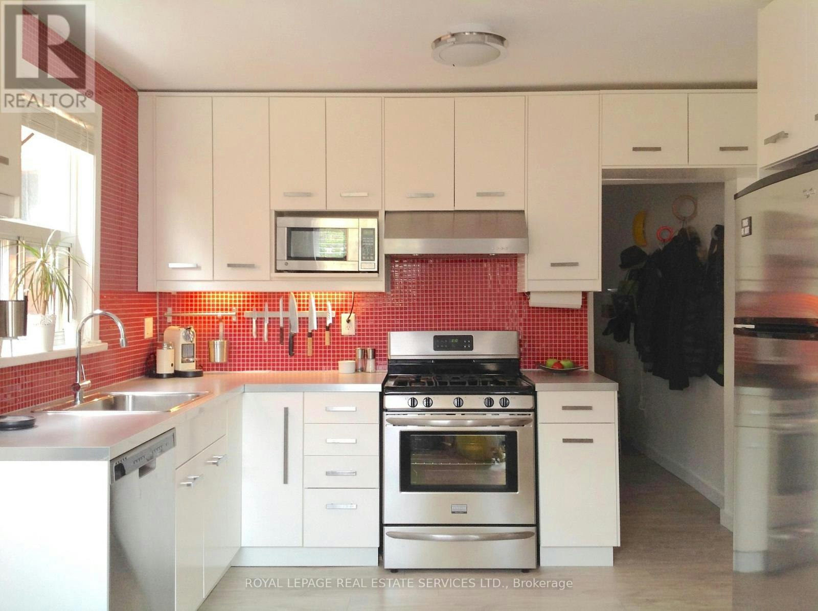 840 Ossington Avenue, Toronto, ON, M6G 3V1