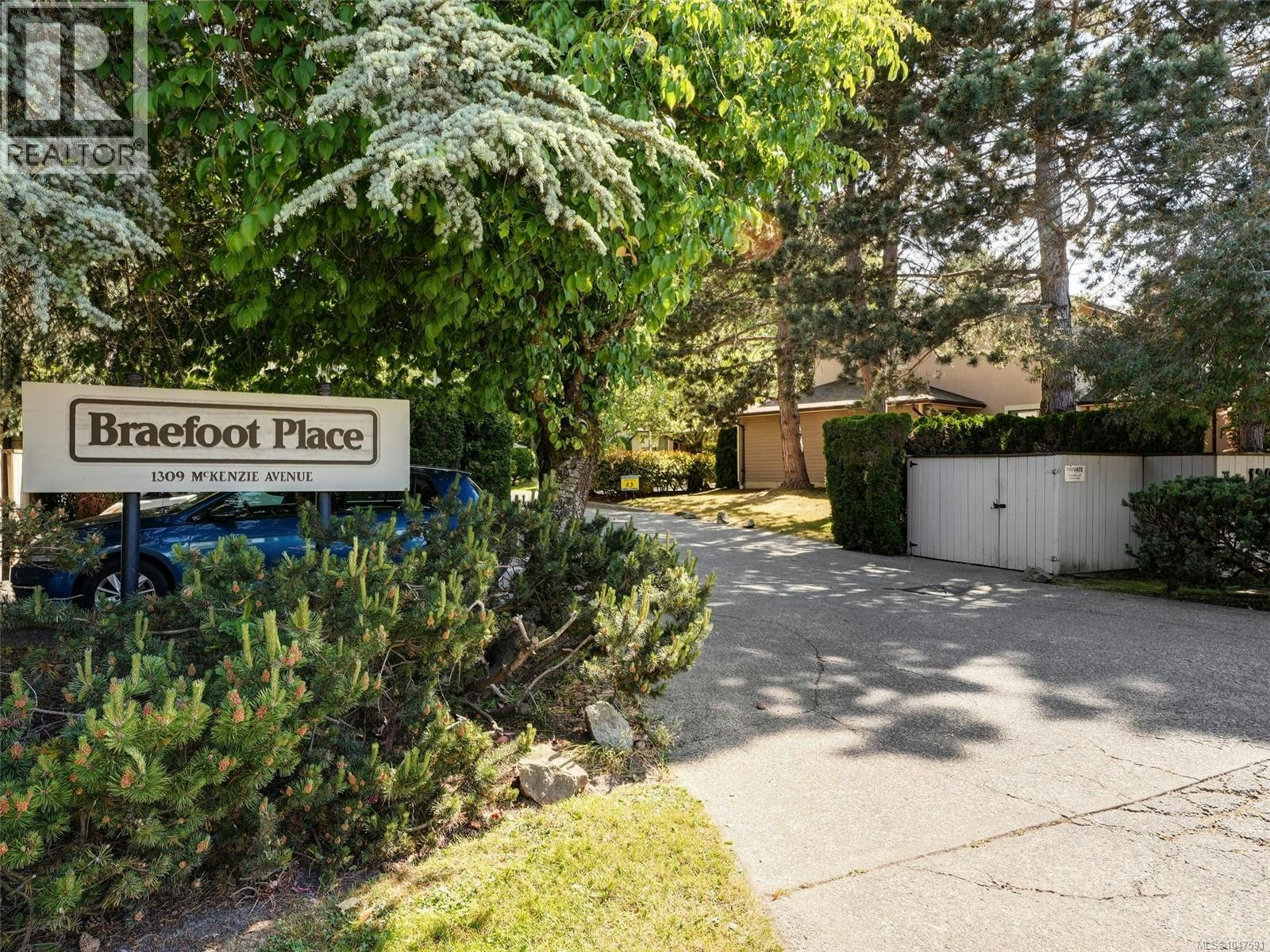 2-1309 Mckenzie Avenue, Saanich, BC, V8P 2M1