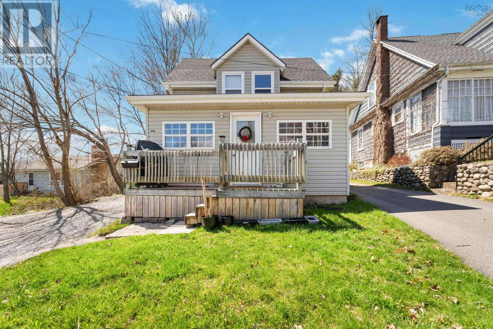 886 King Street, Windsor, NS, B0N 2T0