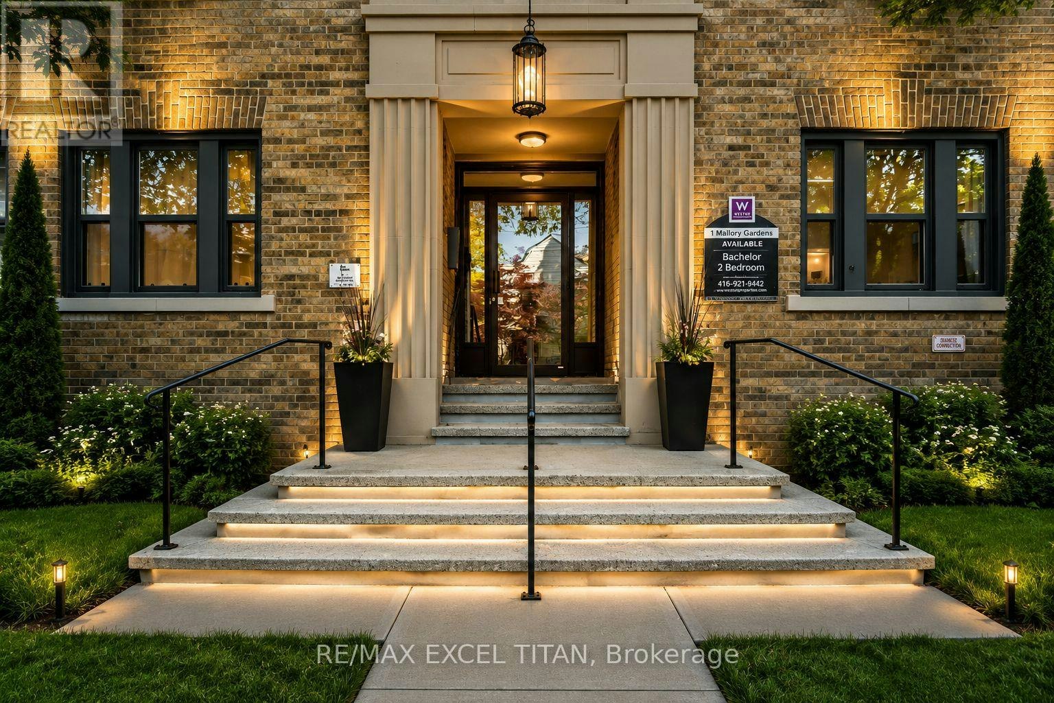 4-1 Mallory Gardens, Toronto, ON, M4V 2A6