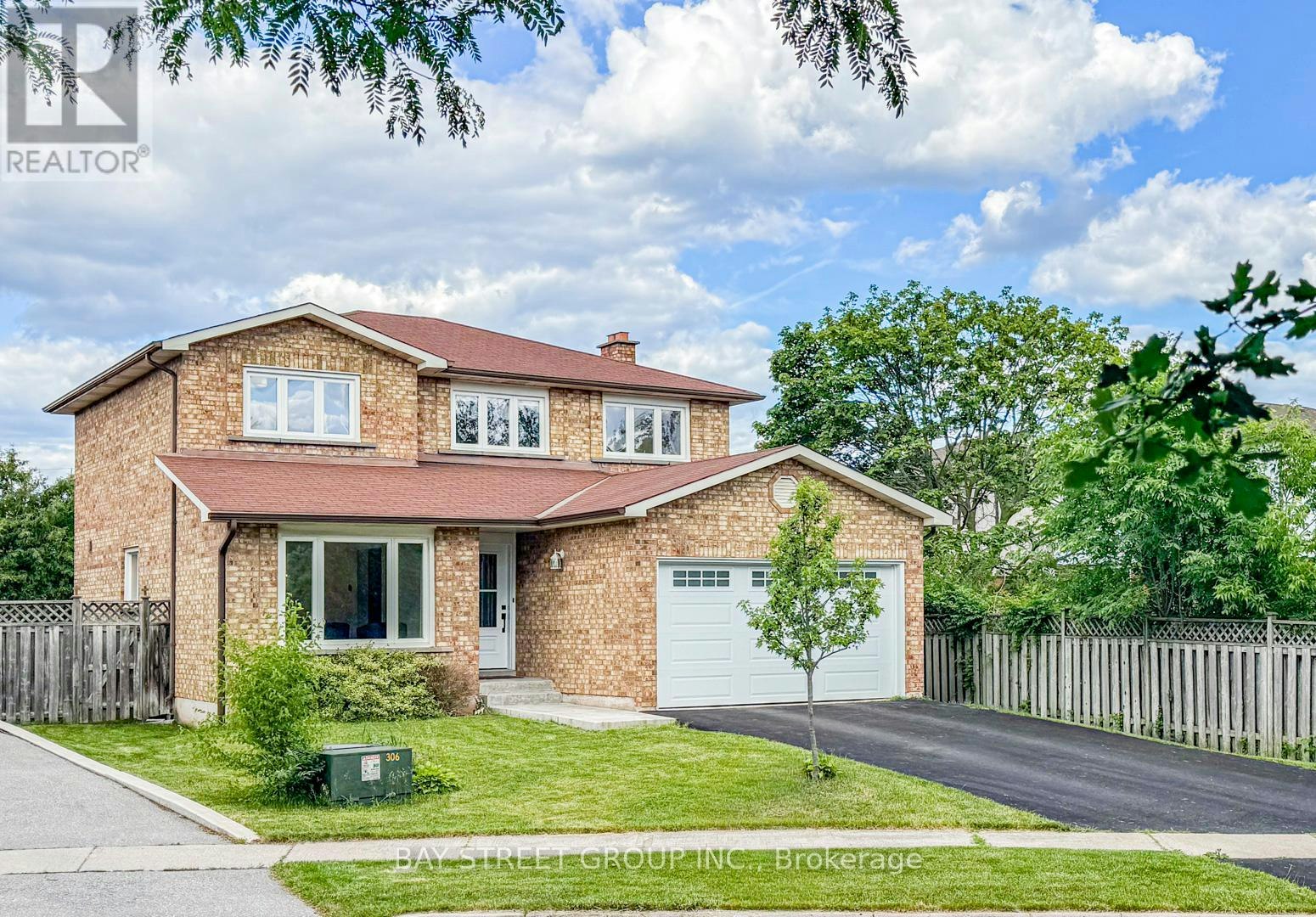 29 Roslo Court, Oakville, ON, L6H 4S1