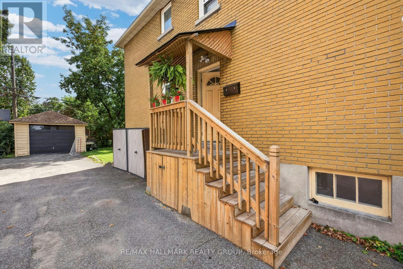 1-297 Royal Avenue, Ottawa, ON, K2A 1T6 - 2