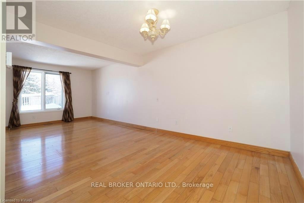 A-258 Inverhuron Crescent, Waterloo, ON, N2V 2H5 - 4