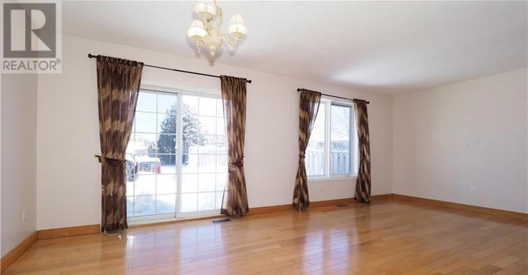 A-258 Inverhuron Crescent, Waterloo, ON, N2V 2H5 - 8