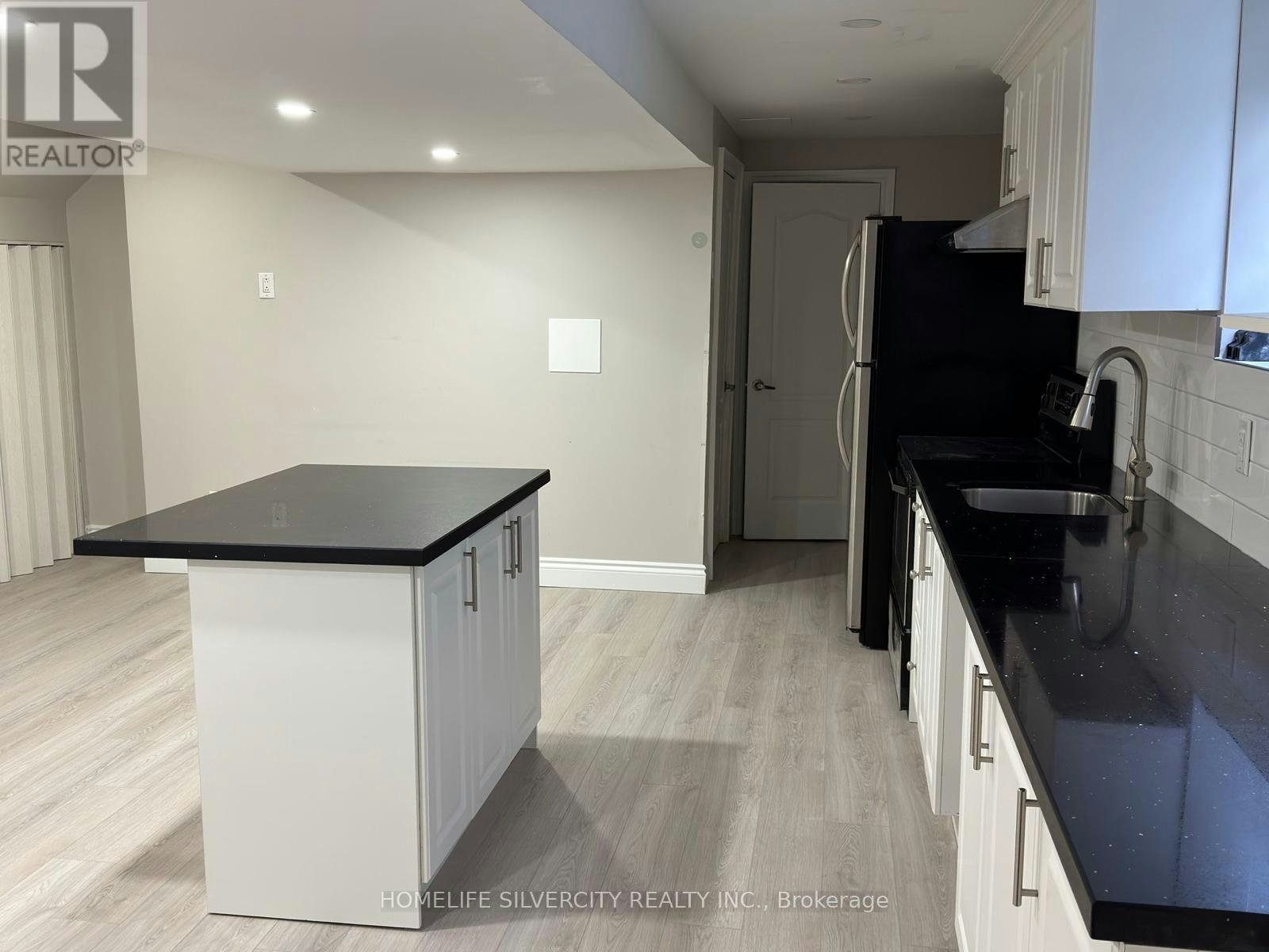348 Activa Avenue, Kitchener, ON, N2E 4B8 - 5