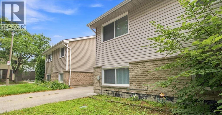 1229 Arncliffe Place, Windsor, ON - 2