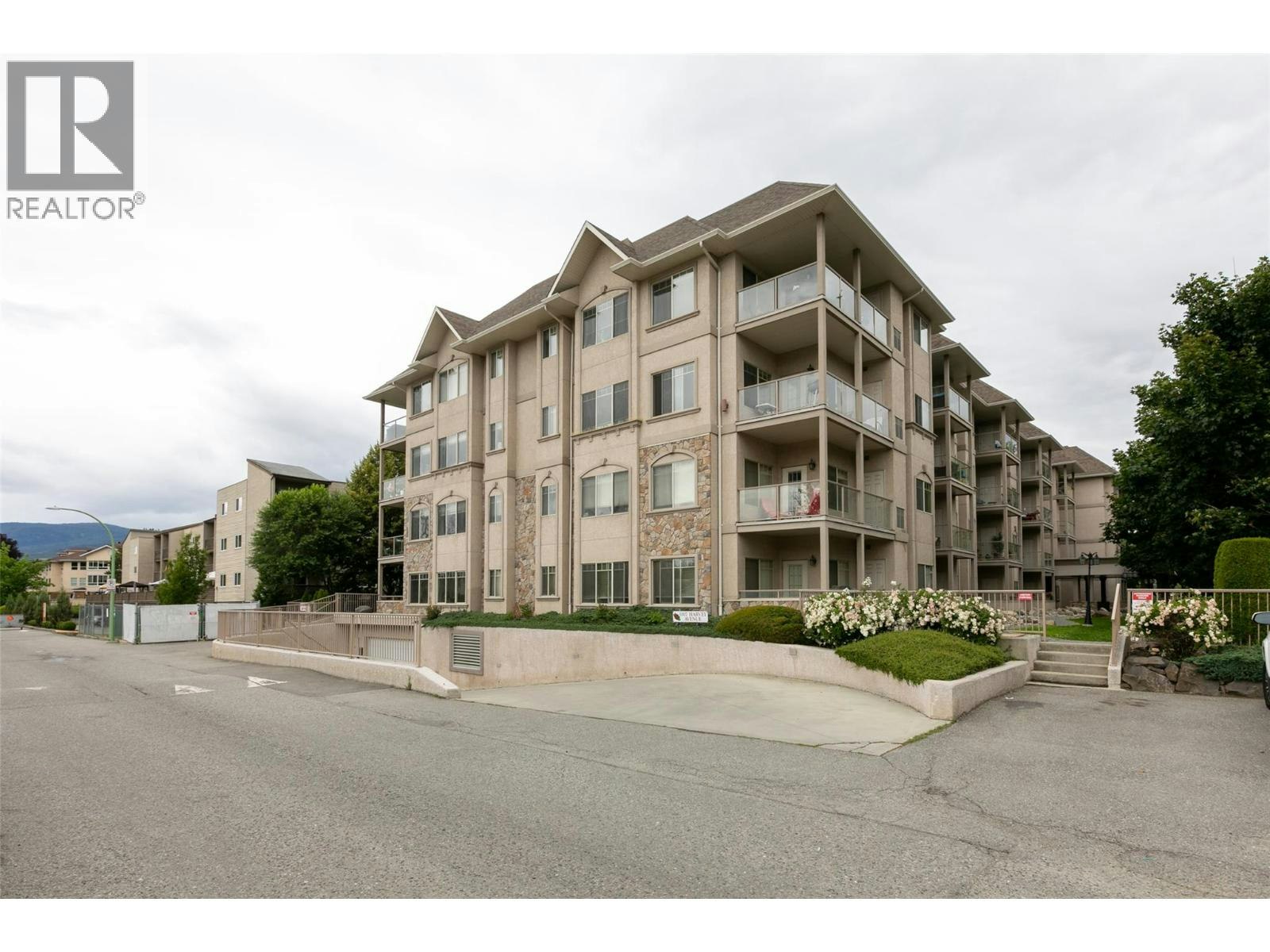 208-1007 Harvey Avenue, Kelowna, BC, V1Y 6B1