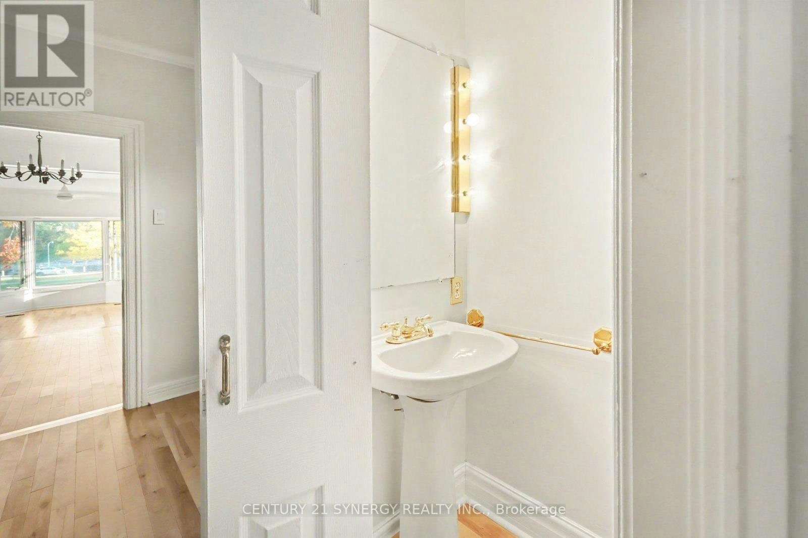 18 Wilton Crescent, Ottawa, ON, K1S 2T5 - 5