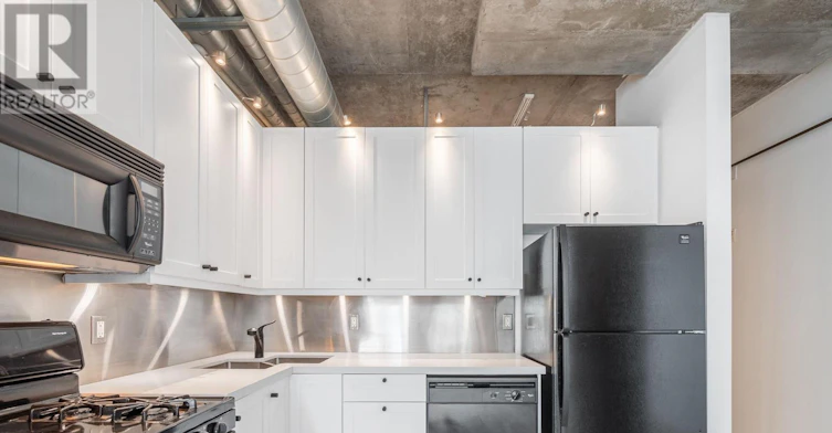 203-32 Stewart Street, Toronto, ON, M5V 3T2 - 3