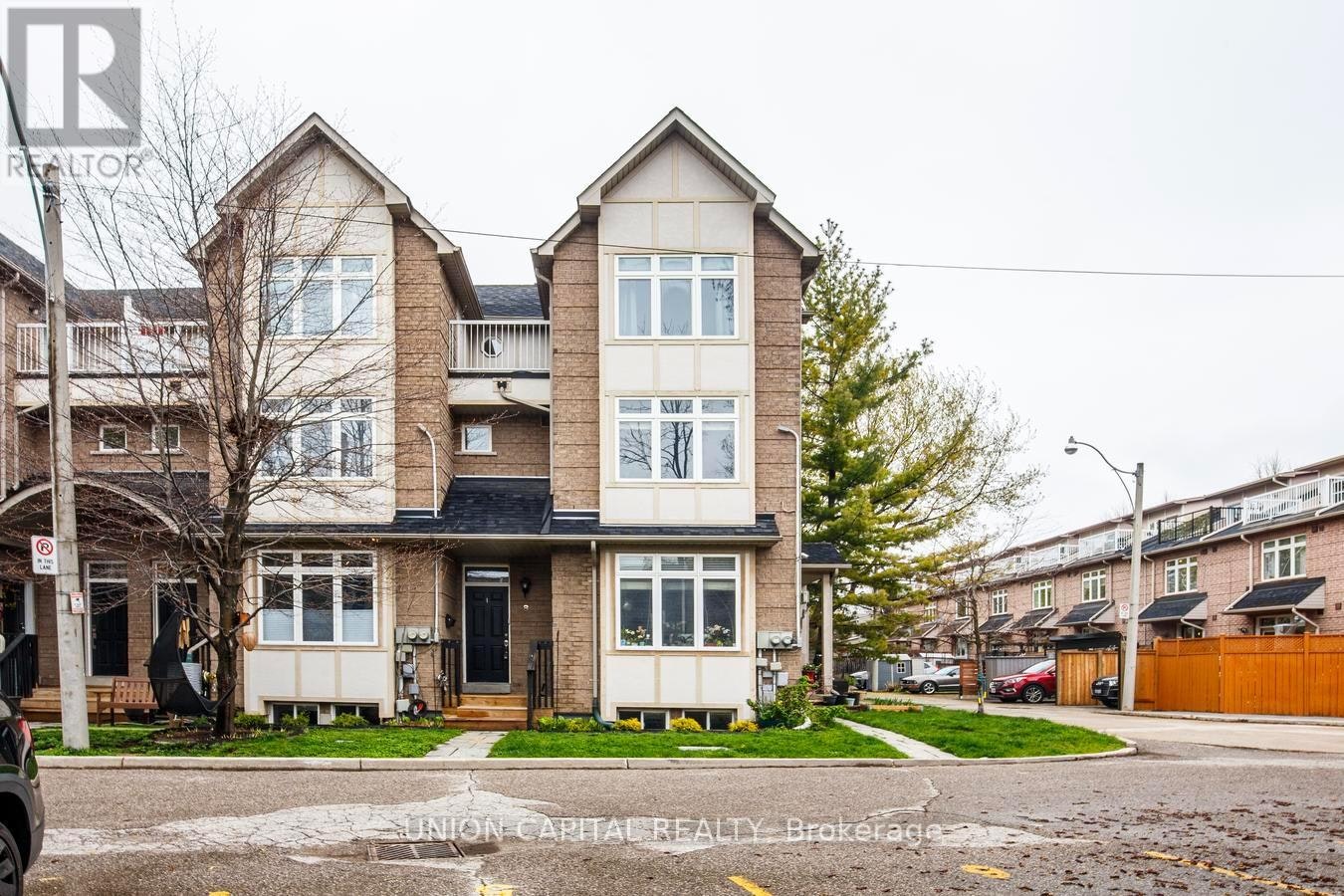 8-1 Bastedo Avenue, Toronto, ON, M4C 5S7