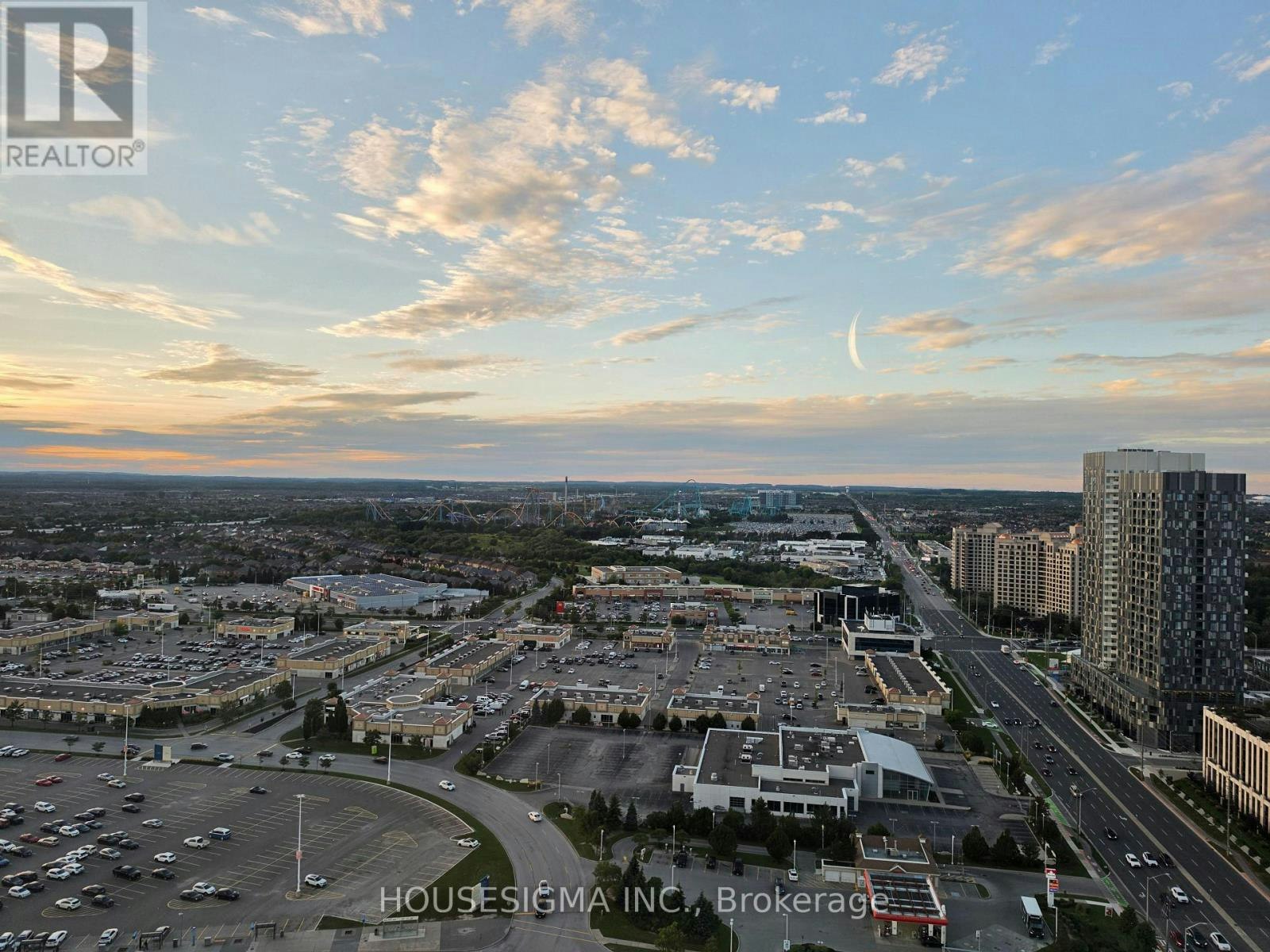 PH 218-9000 Jane Street, Vaughan, ON, L4K 0M6 - 4