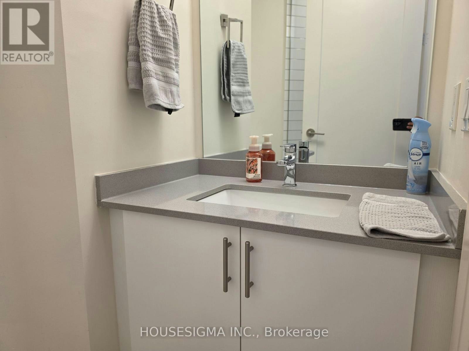 PH 218-9000 Jane Street, Vaughan, ON, L4K 0M6 - 17