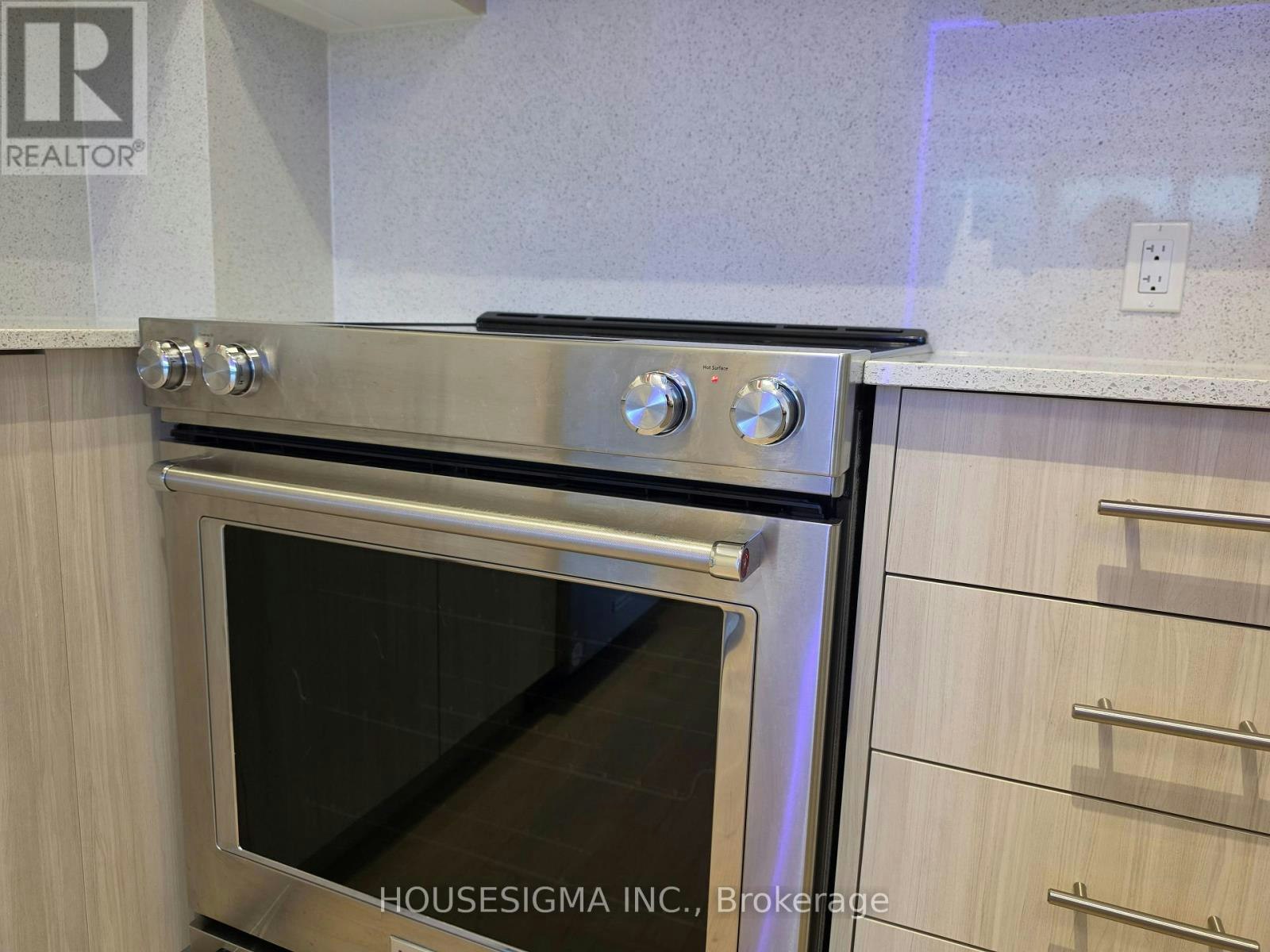 PH 218-9000 Jane Street, Vaughan, ON, L4K 0M6 - 10