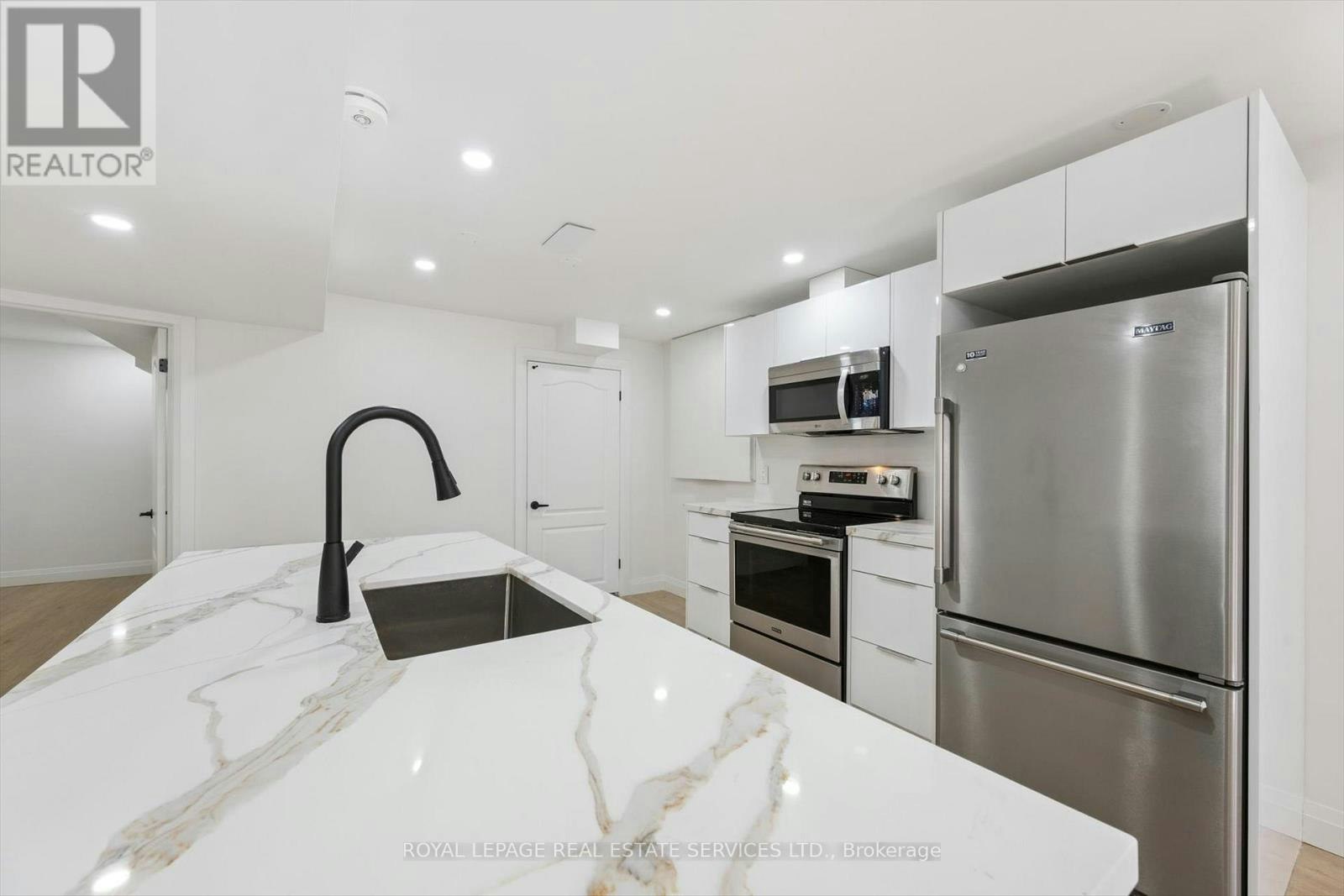BSMT APT-3872 Densbury Drive, Mississauga, ON, L5N 6Y9