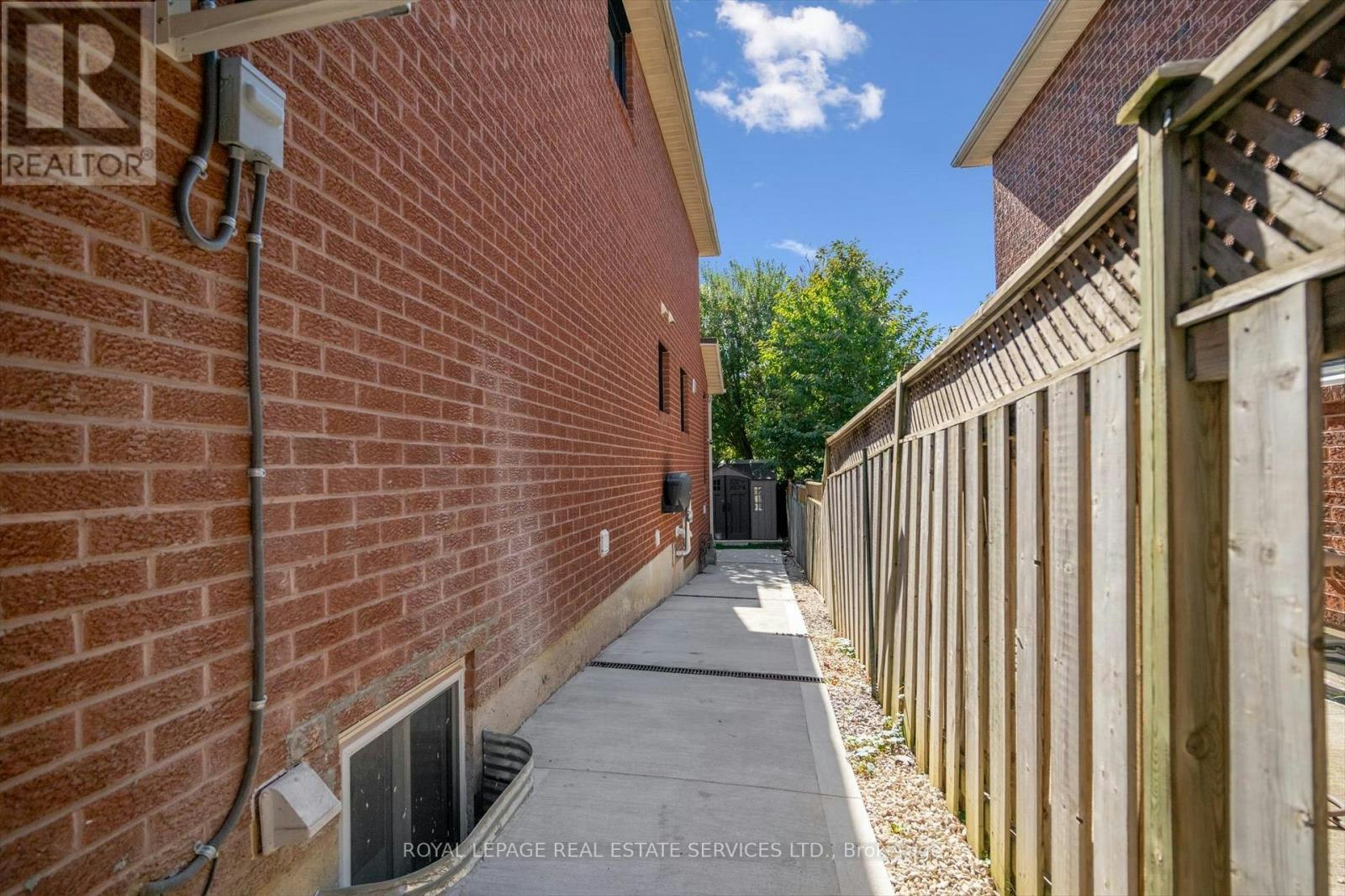 BSMT APT-3872 Densbury Drive, Mississauga, ON, L5N 6Y9 - 3