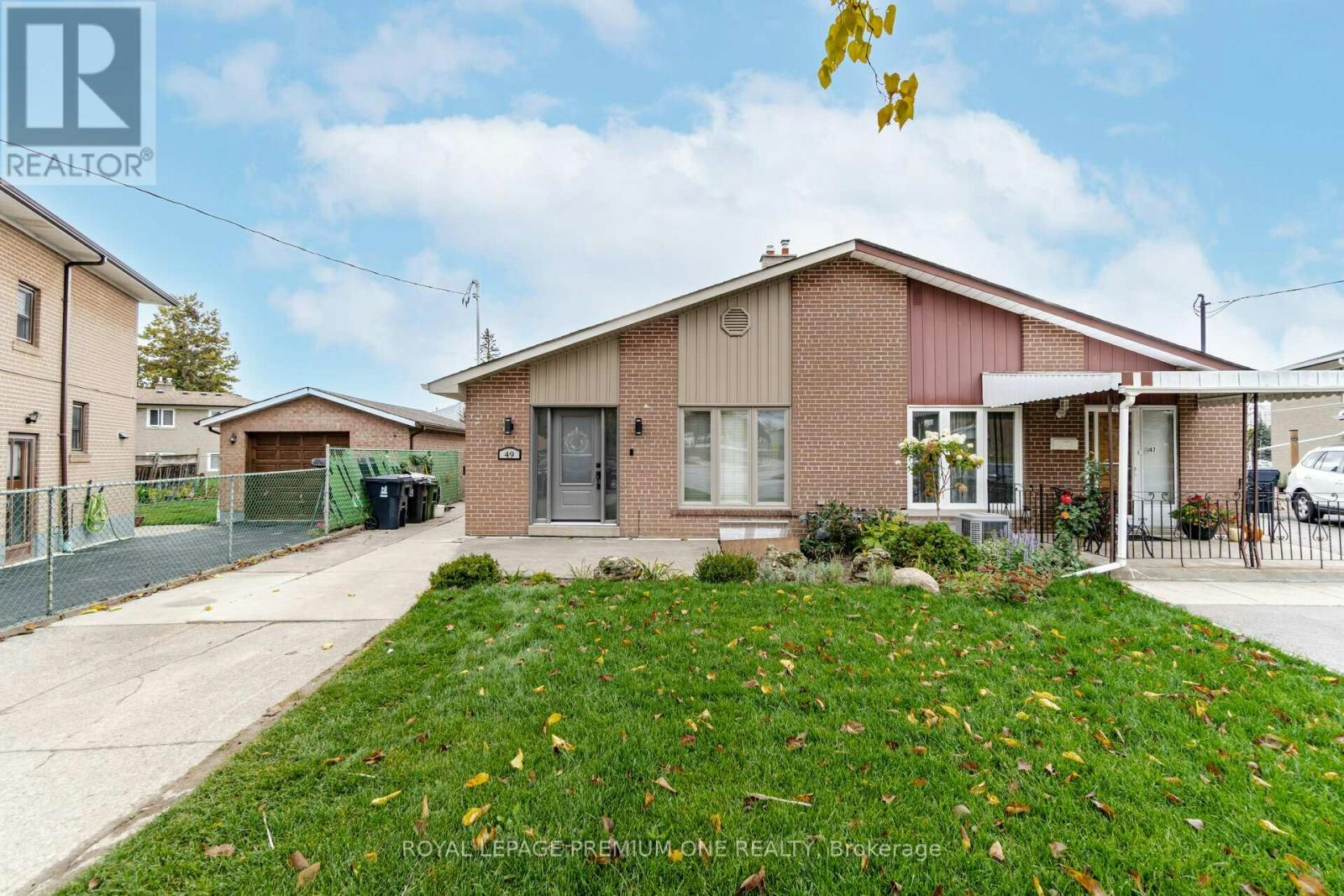49 Gulfstream Road E, Toronto, ON, M9M 1S4