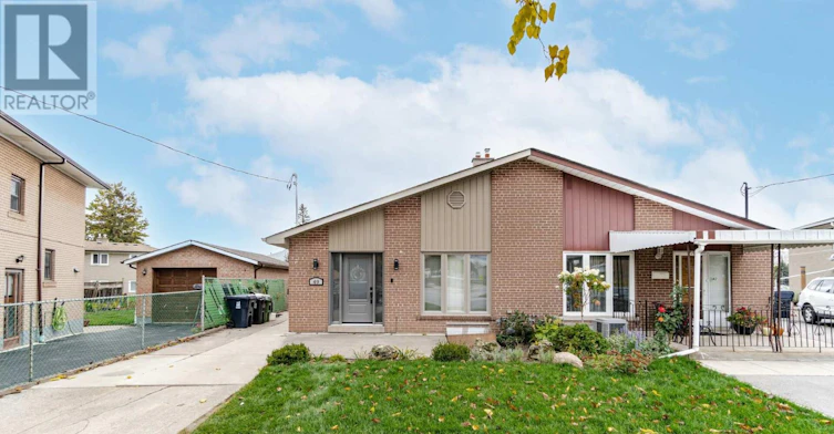 49 Gulfstream Road E, Toronto, ON, M9M 1S4