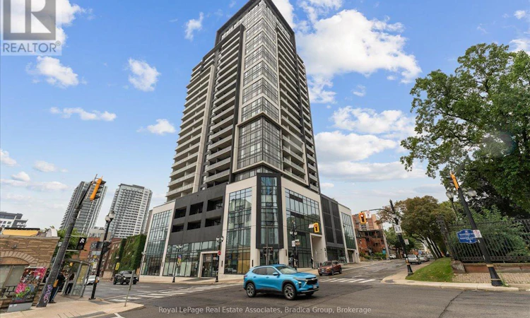 1111-15 Queen Street S