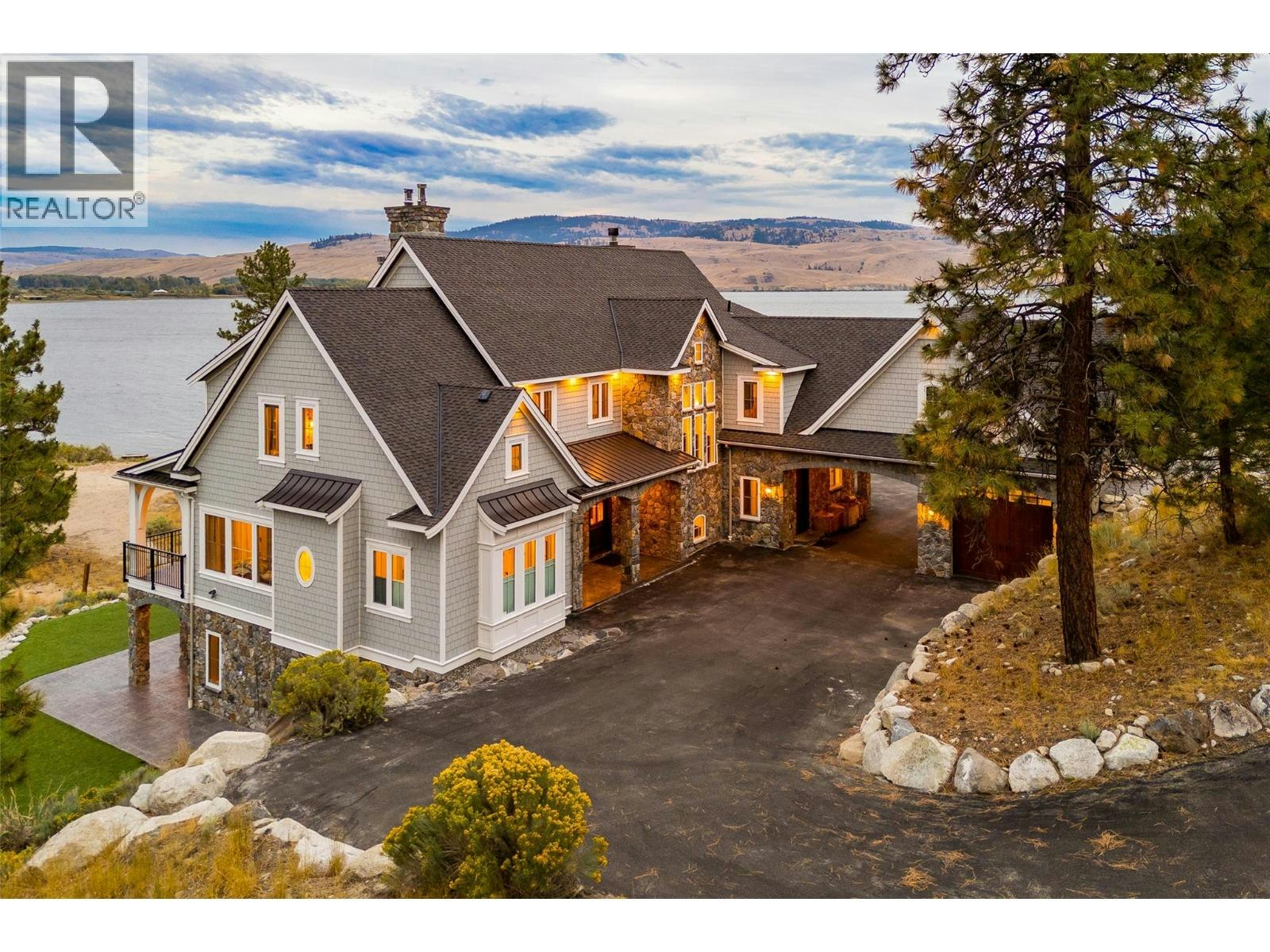 6688 Monck Park Road - 2