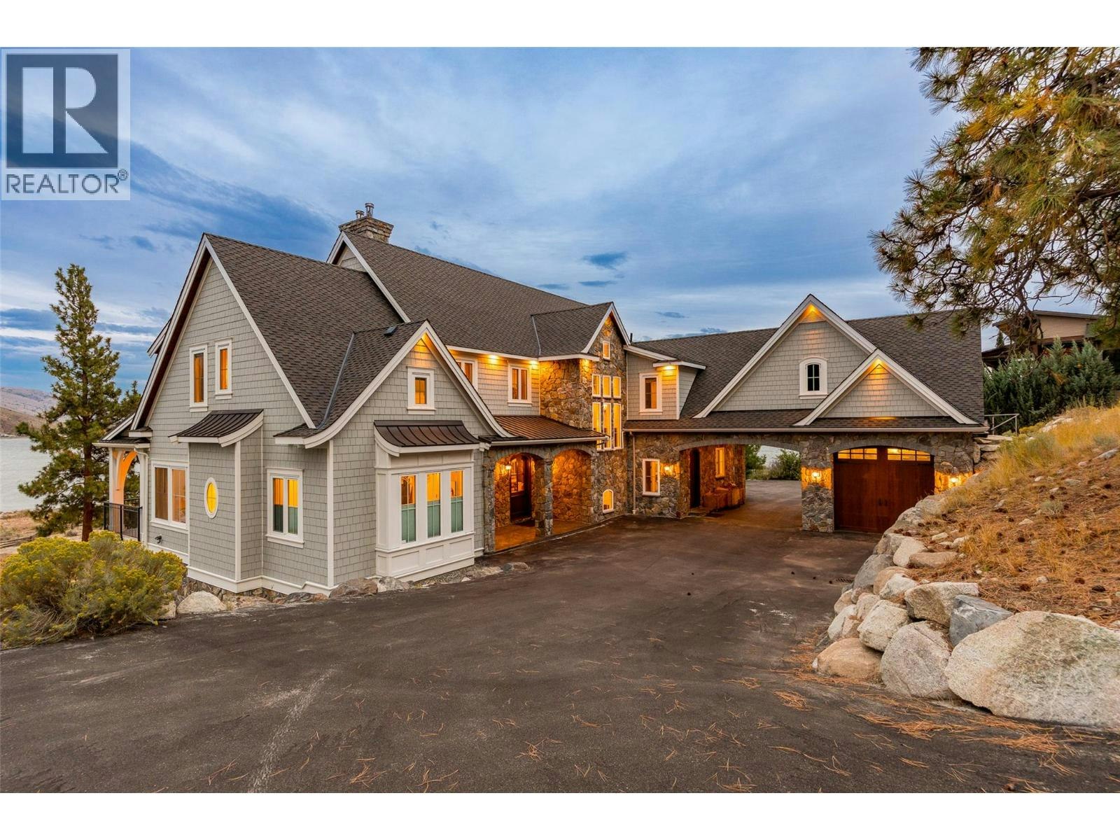 6688 Monck Park Road - 4