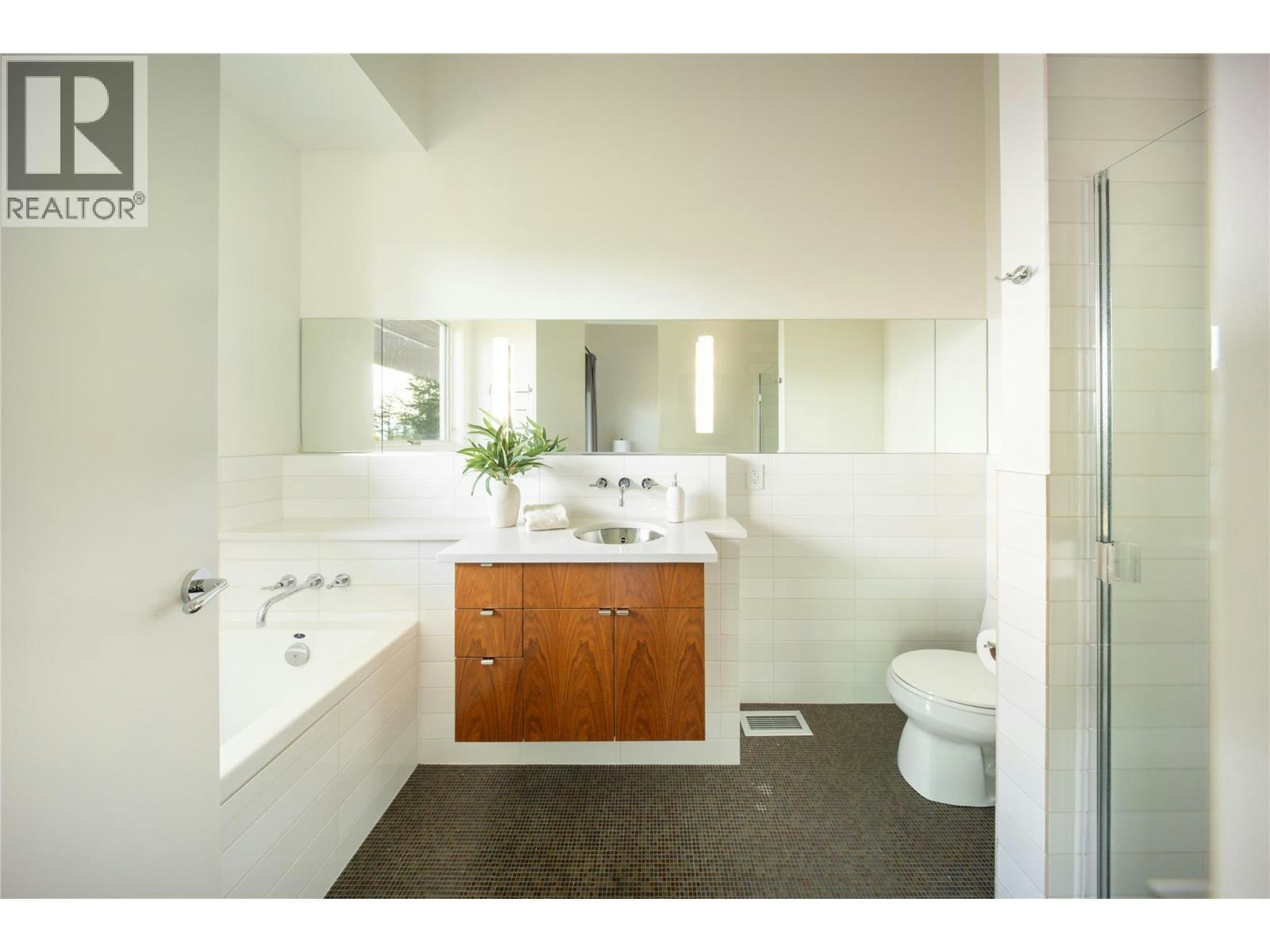4840 Lakeshore Road, Kelowna, BC, V1W 4H6 - 36