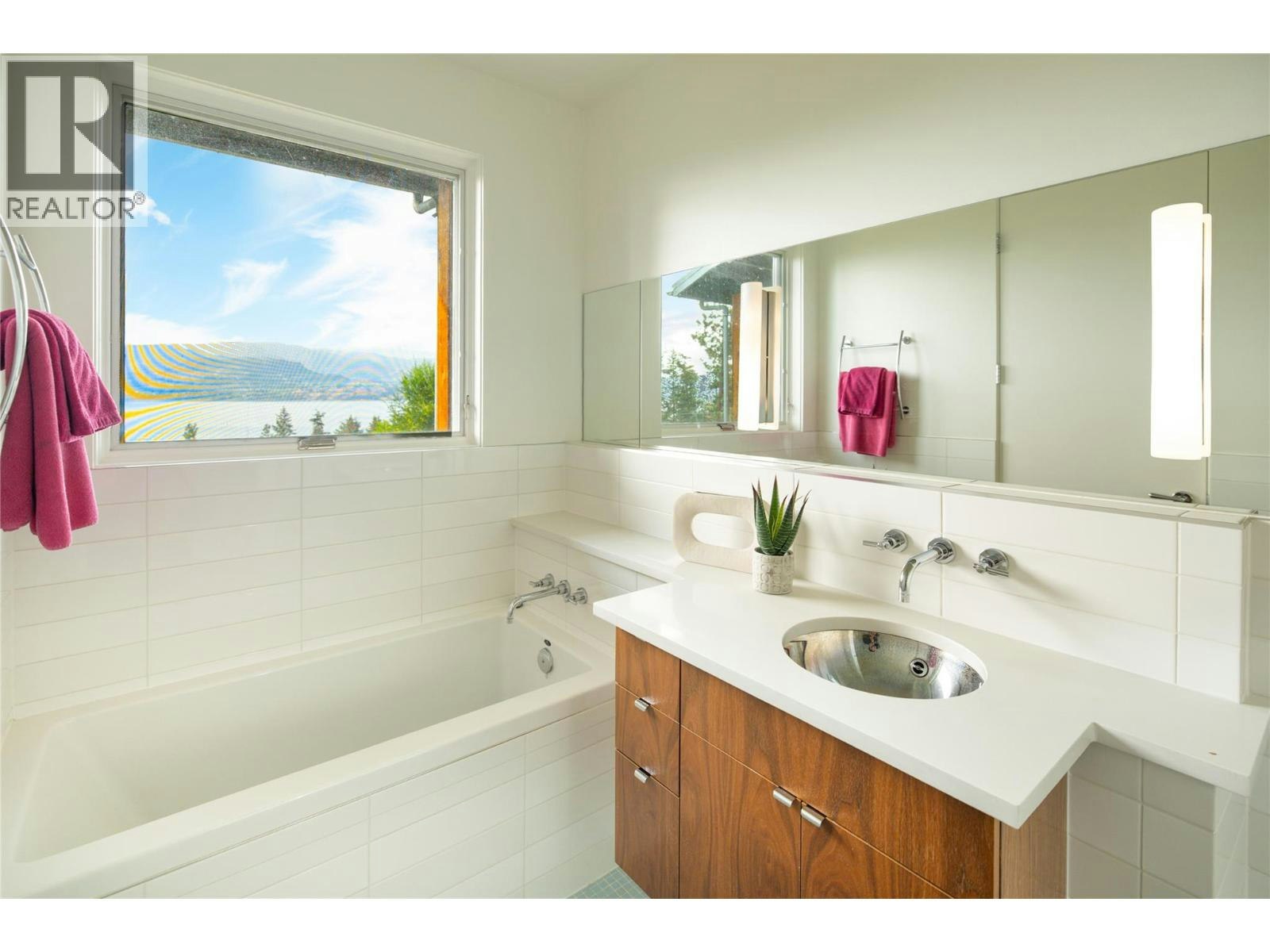 4840 Lakeshore Road, Kelowna, BC, V1W 4H6 - 40
