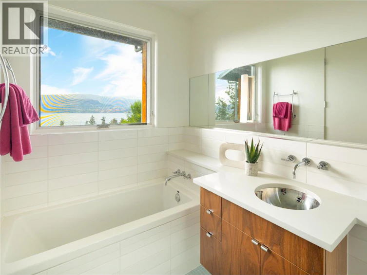 4840 Lakeshore Road, Kelowna, BC, V1W 4H6 - 40