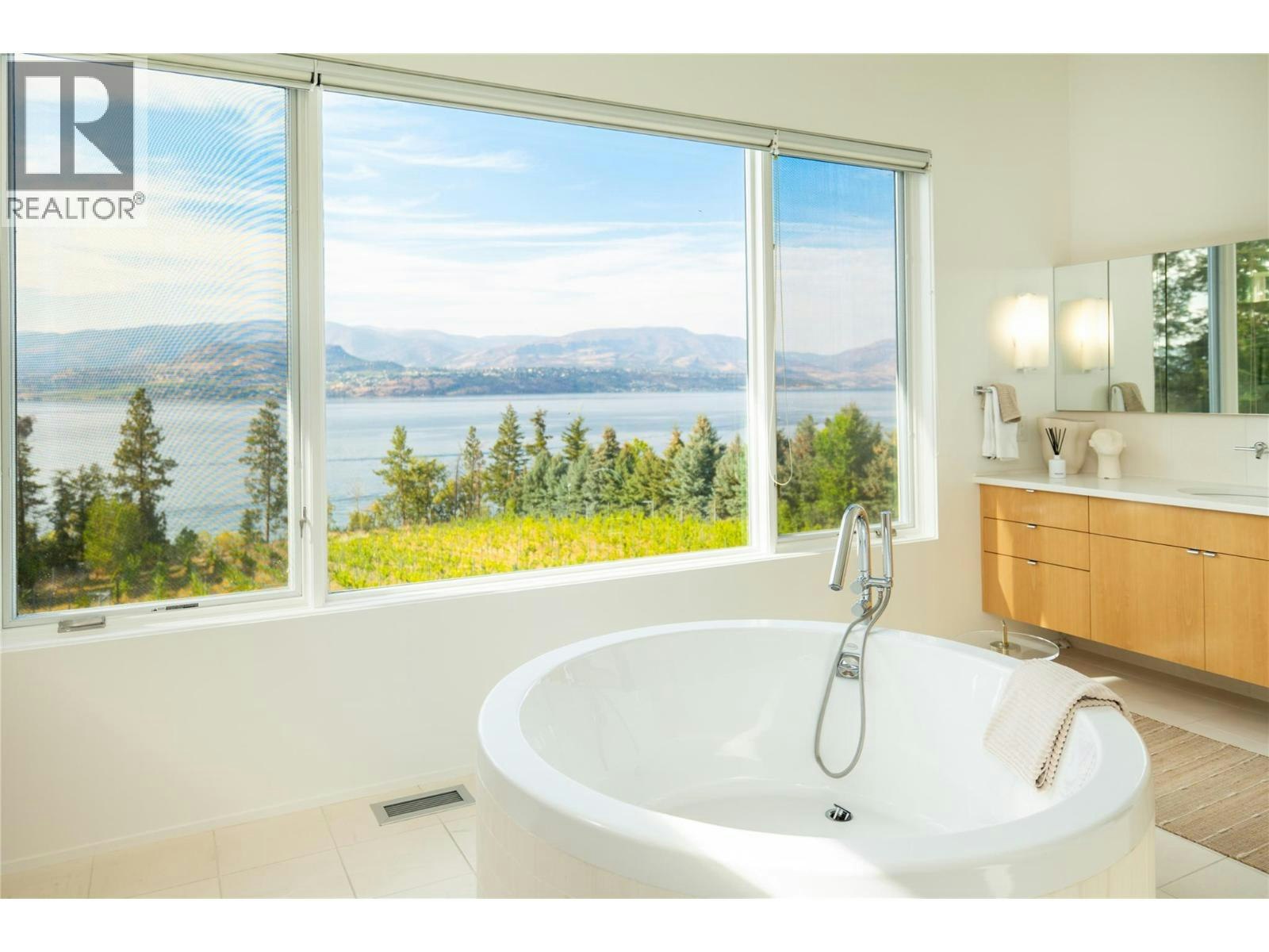 4840 Lakeshore Road, Kelowna, BC, V1W 4H6 - 32