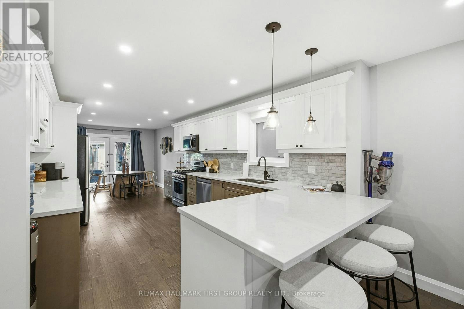 1896 New Street, Pickering, ON, L1V 3J7 - 4