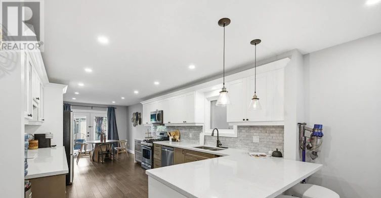 1896 New Street, Pickering, ON, L1V 3J7 - 4