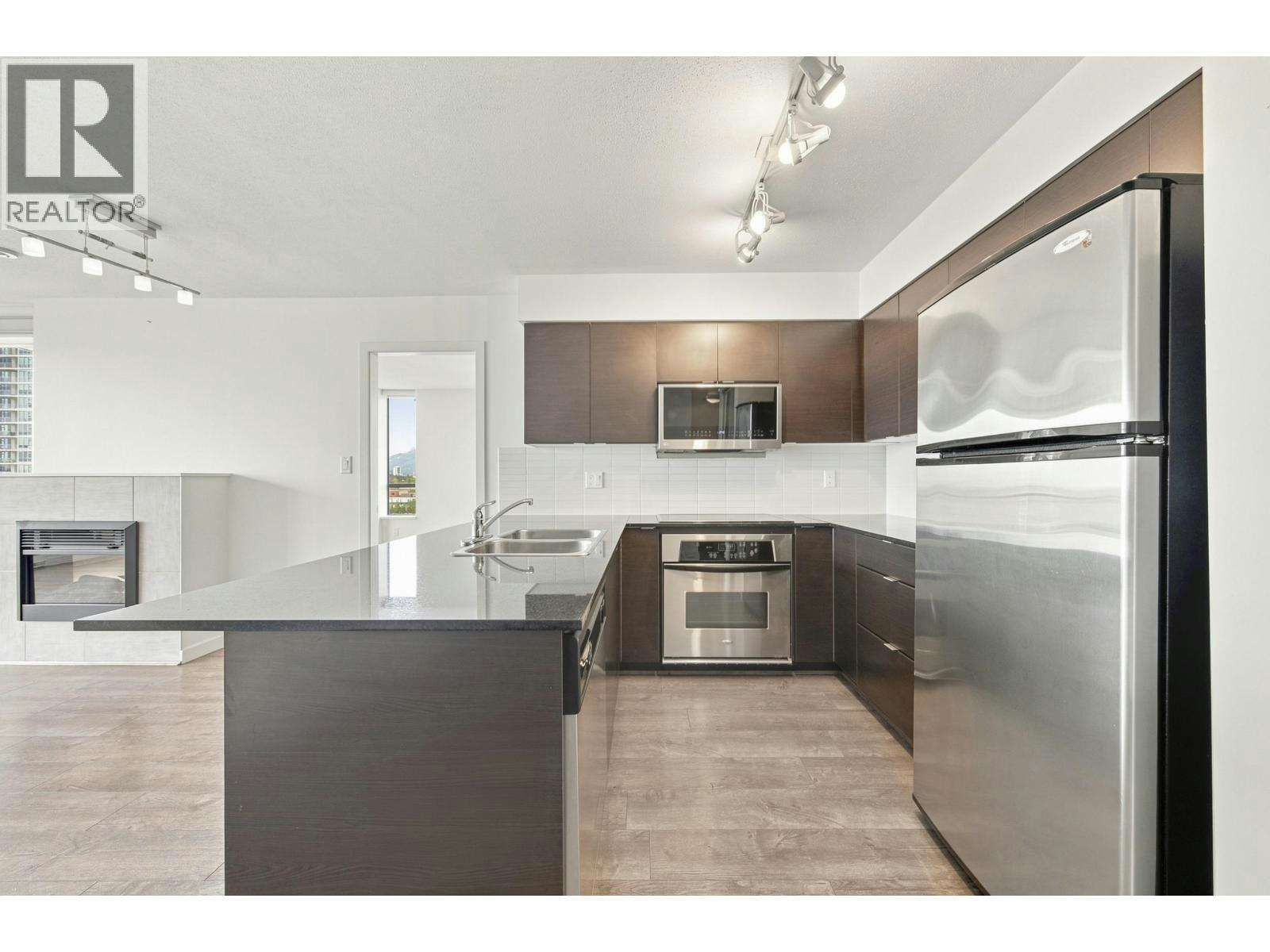 1806-4182 Dawson Street, Burnaby, BC, V5C 0A4