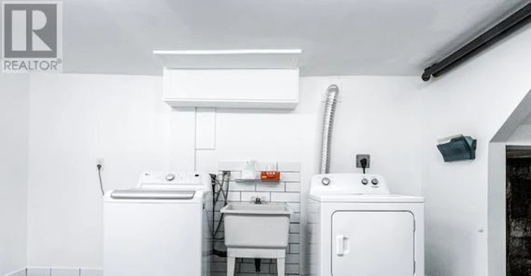SECOND FL-11 Highbourne Road, Toronto, ON, M5P 2J1 - 35