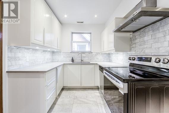 SECOND FL-11 Highbourne Road, Toronto, ON, M5P 2J1 - 18