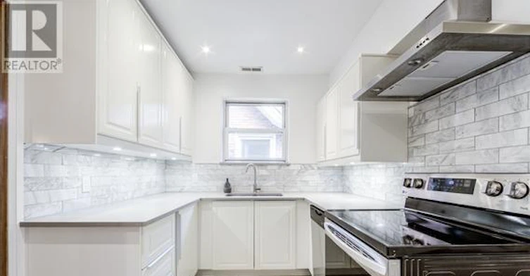 SECOND FL-11 Highbourne Road, Toronto, ON, M5P 2J1 - 18