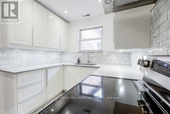 SECOND FL-11 Highbourne Road, Toronto, ON, M5P 2J1 - 19