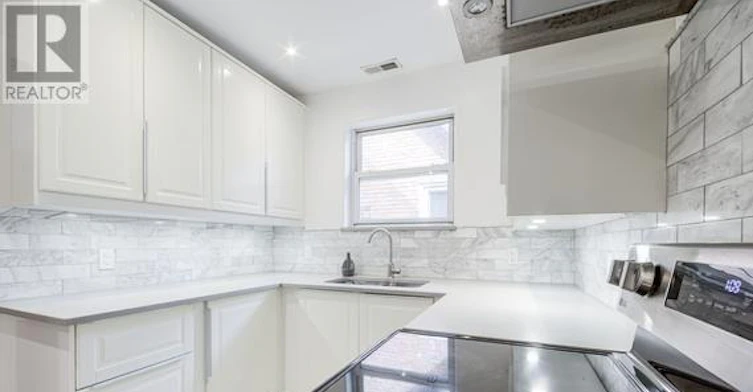 SECOND FL-11 Highbourne Road, Toronto, ON, M5P 2J1 - 19