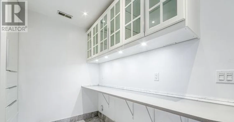 SECOND FL-11 Highbourne Road, Toronto, ON, M5P 2J1 - 17