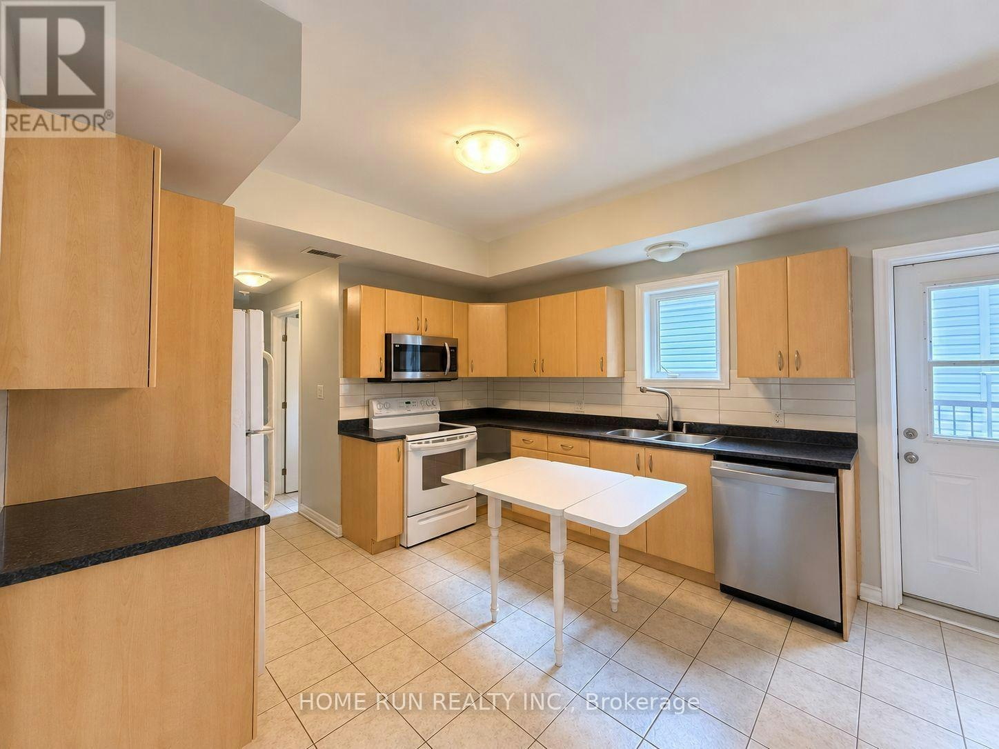 100 Blackburn Avenue, Ottawa, ON, K1N 8A7 - 6